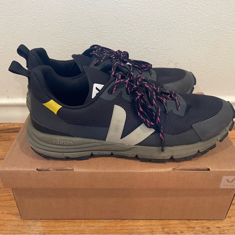 Veja Dekkan size 44